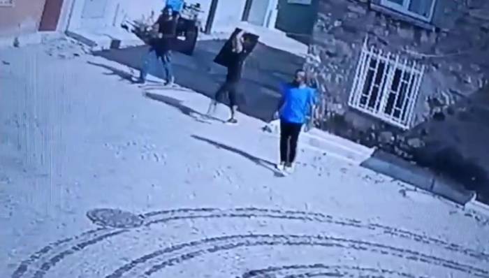 Çatalca’da Bir Eve Giren Hırsızlar Lcd Ekran Televizyonu Kucaklayıp Kaçtı