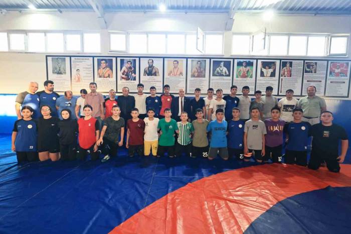 Güreşçiler Sezona Sıkı Hazırlanıyor