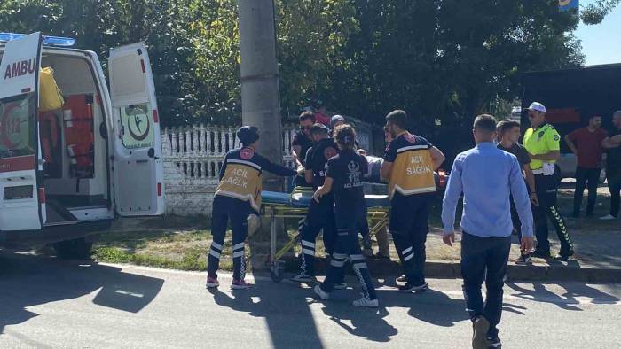 Sürücü Adayının Kullandığı Otomobile Kamyon Çarptı: 3 Yaralı