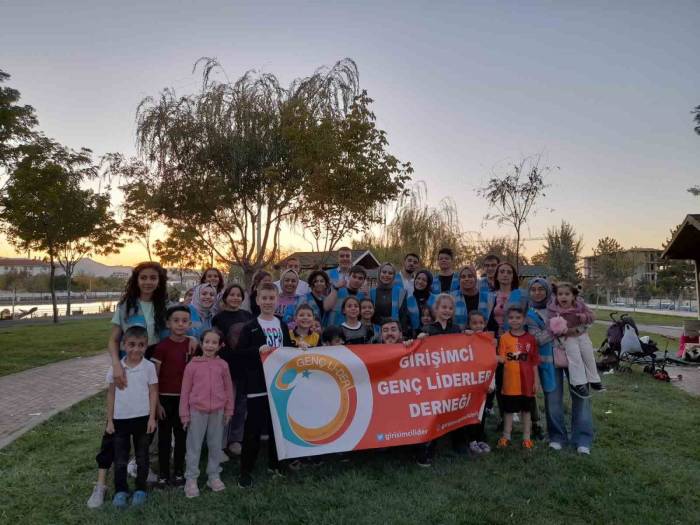 Genç Liderler Çocukları Sevindirmeye Devam Ediyor