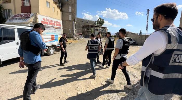 Yüksekova Polisinden Uyuşturucuya Geçit Yok: 9 Gözaltı