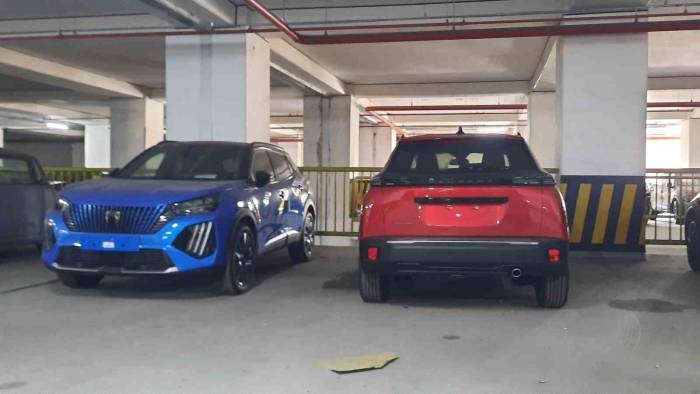 İbb’nin Seyrantepe’deki İspark Katlı Otoparkında Onlarca Sıfır Araç Görüntülendi