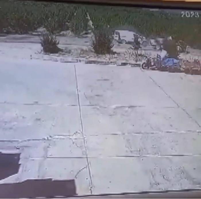 Isparta’da Hafif Ticari Aracın Çarptığı Traktör Devrildi: 2 Yaralı