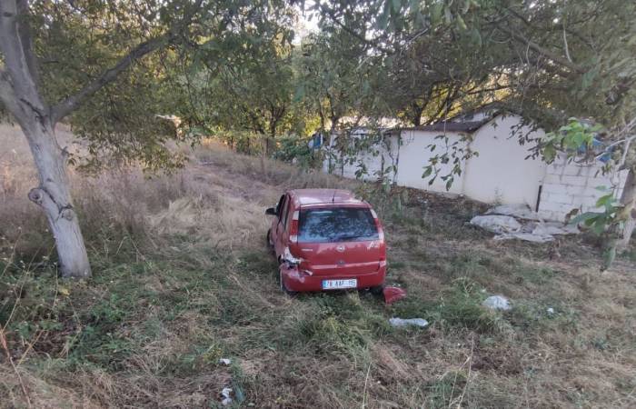 Kontrolden Çıkan Otomobil Tarlaya Girdi: 2 Yaralı