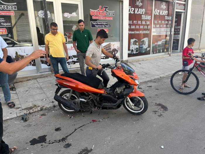 Kilis’te İki Motosikletin Karıştığı Kazada 3 Kişi Yaralandı