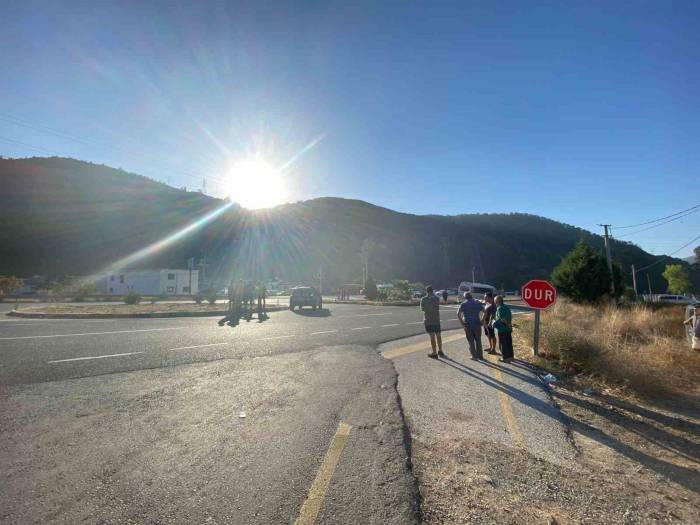 Marmaris’te Ticari Araç İle Personel Servisi Çarpıştı: 1 Ölü 7 Yaralı