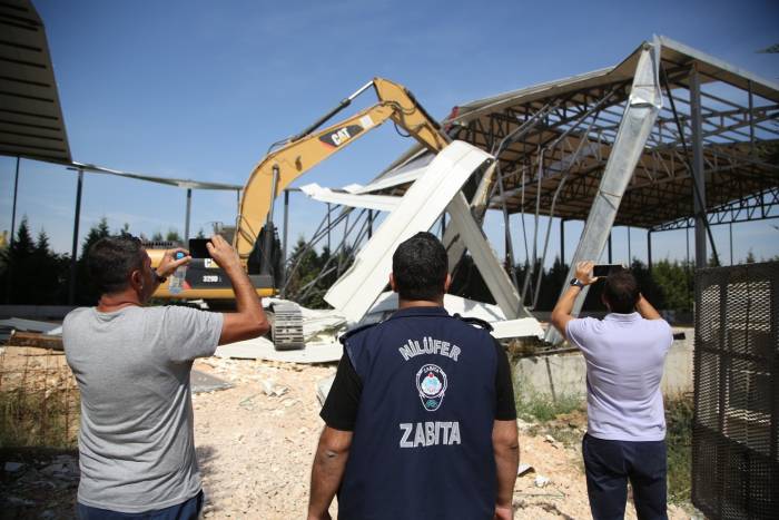 Nilüfer’de İki Kaçak Yapı Daha Yıkıldı