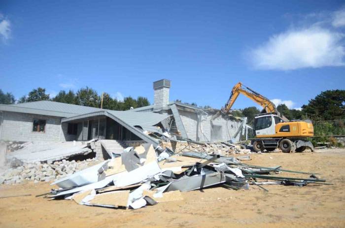 Uludağ’da Kaçak Yapılardan Temizleniyor
