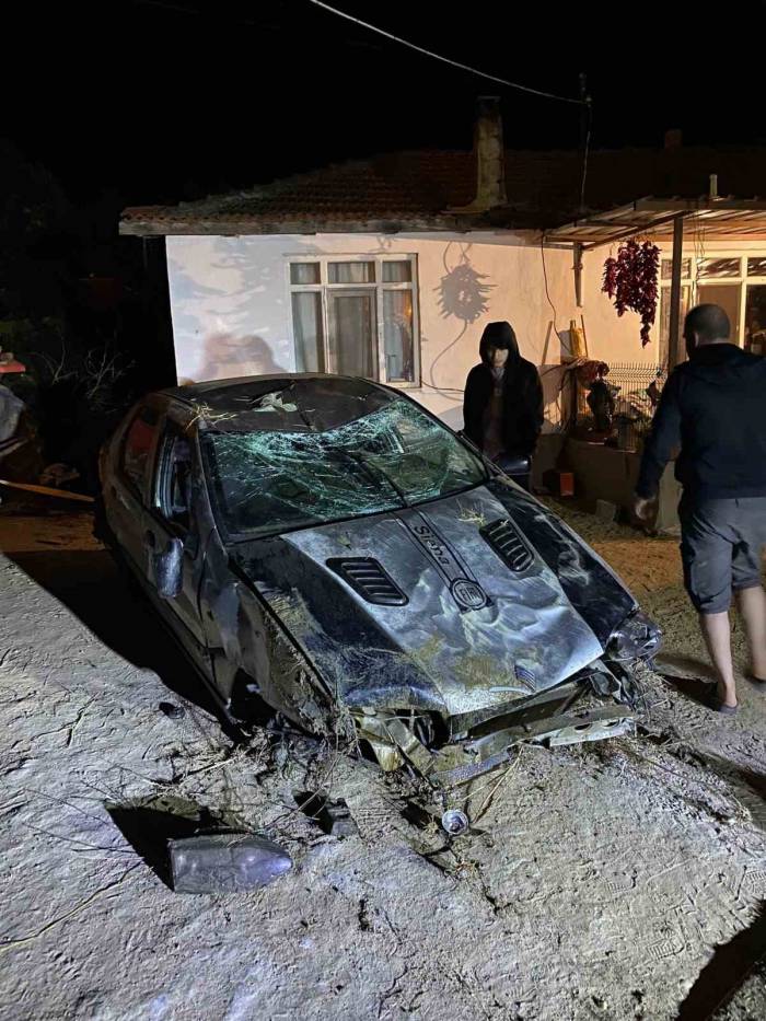 Otomobilin Sulama Kanalına Uçtuğu Anlar Güvenlik Kamerasına Yansıdı