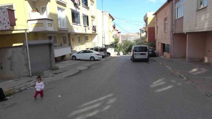 Pendik’te Kadının Çocukları Bıçakla Kovaladığı Olayla İlgili Mahalleli Konuştu