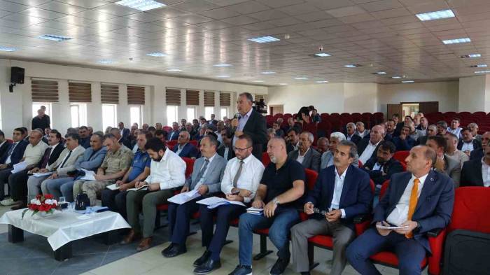 Erciş Kaymakamı Karaloğlu Muhtarlarla Buluştu