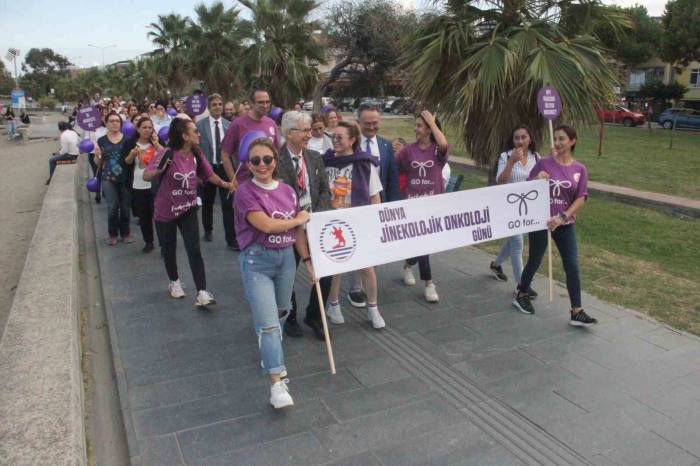 Sağlıkçılar ’dünya Jinekolojik Onkoloji Günü’nde Farkındalık İçin Yürüdü