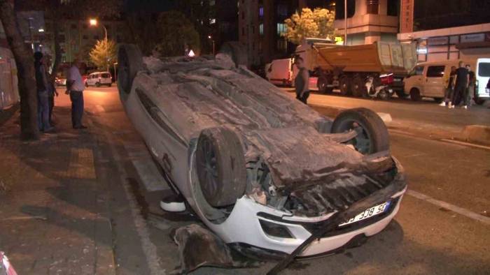 Ümraniye’de Otomobil Takla Attı, Sürücü Olay Yerinden Kaçtı