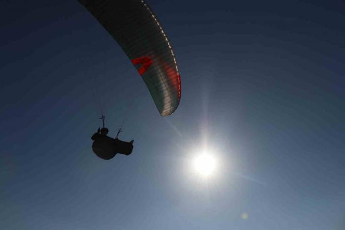 Yamaç Paraşütçülerin Gözde Adresi Kırantepe’de Sezon Kapanıyor