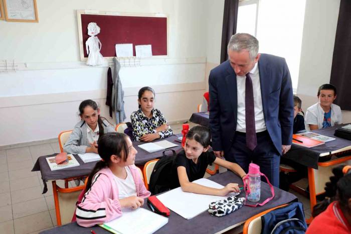 Ağrı Milli Eğitim Müdürü Kökrek, Tezeren’deki Okulu İnceledi
