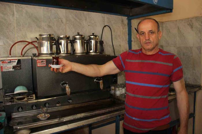 Çay Ve Su İle Geçen Çeyrek Asır