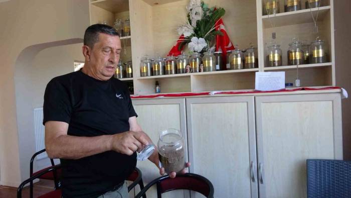 10 Şehrin Şehitliklerinden Temin Ettiği Topraklarla Şube Binasında Köşe Oluşturdu