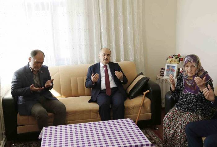 Vali Dağlı’dan Şehit Öğretmen Aybüke Yalçın’ın Ailesine Ziyaret