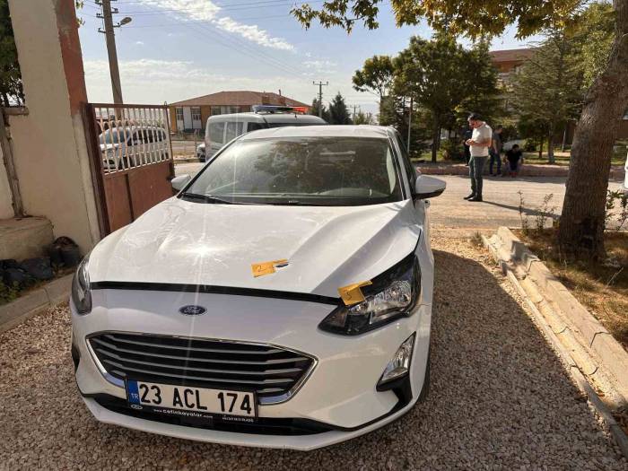 Elazığ’da Belediye Meclis Üyesinin Aracına Silahlı Saldırı