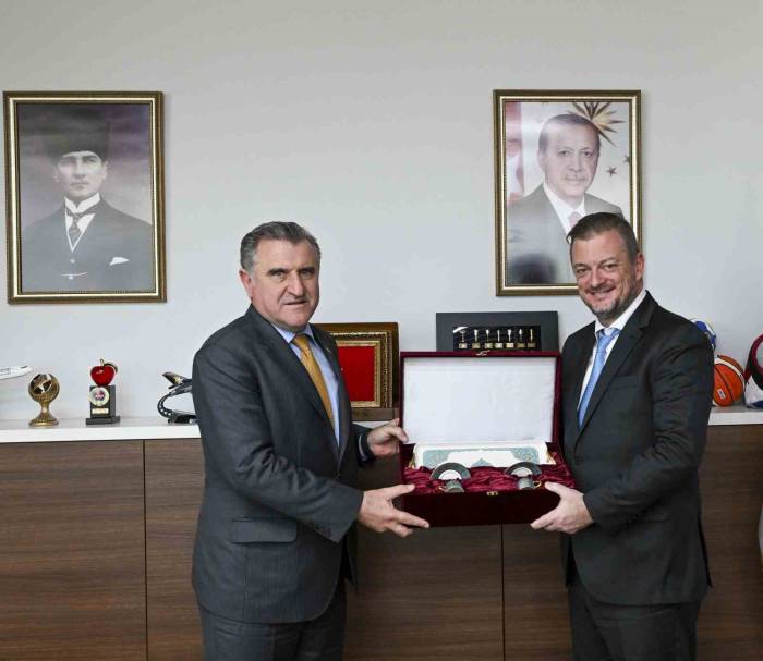 Bakan Bak, Uluslararası Paralimpik Komitesi Başkanı Parsons İle Görüştü