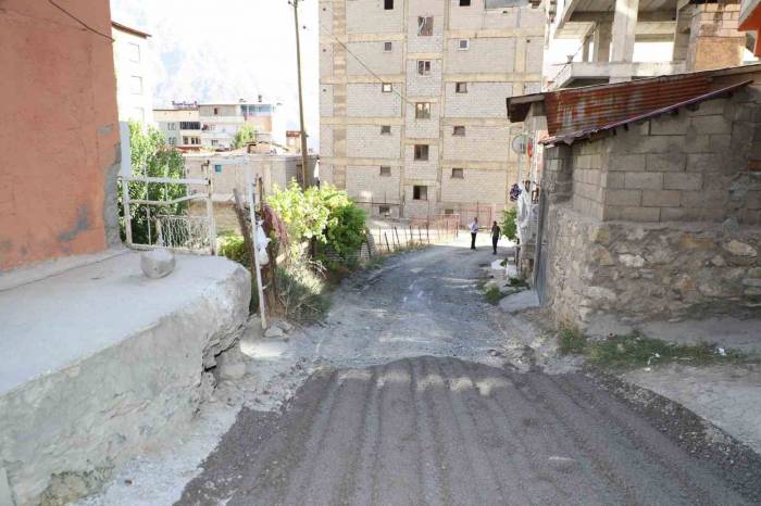 Hakkari’de Bir Semt İlk Defa Asfalta Kavuşuyor