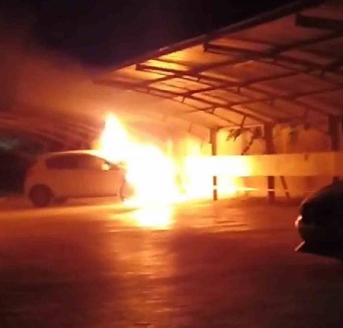 Alev Alev Yanan Araçta Meydana Gelen Patlama Anındaki Panik Kamerada