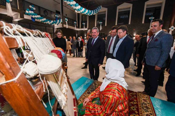 Sözü Verilen Ticaret Merkezi Uşaklılarla Buluştu