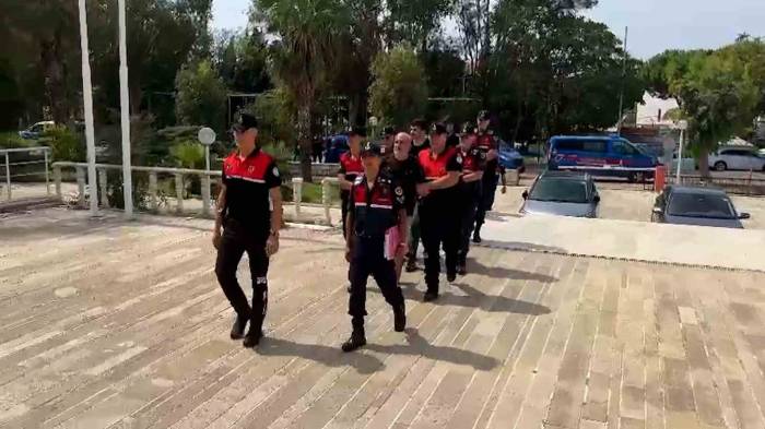 Foça‘Da Ticari Taksiyle Göçmen Kaçakçılığında 13 Tutuklama