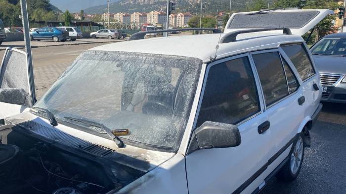Alev Alan Otomobile Yoldan Geçen Arazöz Müdahale Etti