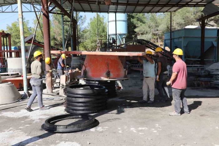 Marsu Kanalizasyon Çalışmalarında Kendi Üretimiyle Tasarruf Sağlıyor