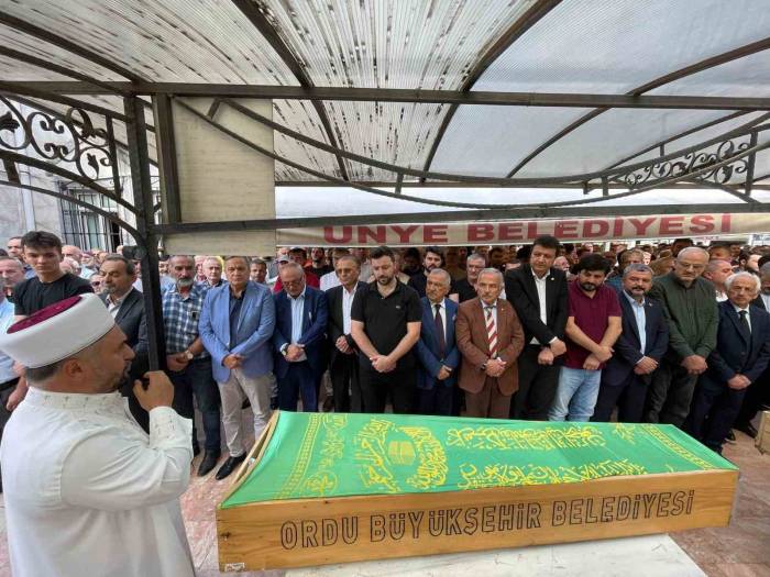 Eski Ünye Belediye Başkanı Türk, Son Yolculuğuna Uğurlandı