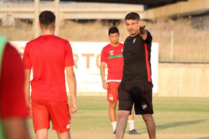 Ersin Aka: "Ligin Üzerinde Bir Kadro Kurduk"