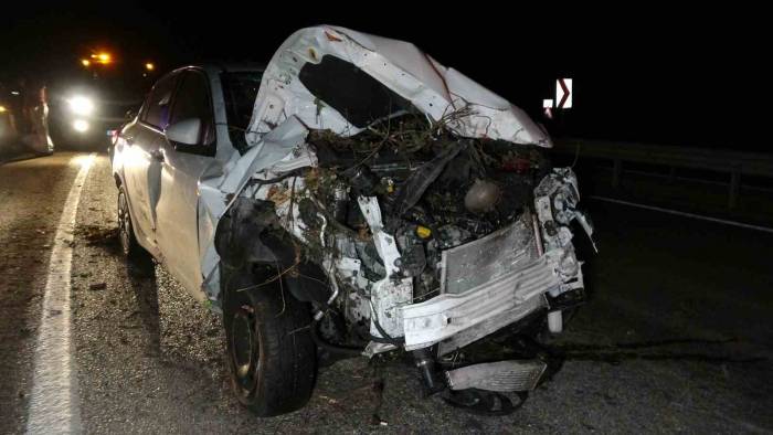 Şarampole Uçan Otomobilden Burunları Kanamadan Çıktılar