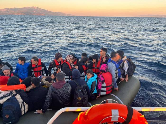 Ayvacık Açıklarında 58 Kaçak Göçmen Yakalandı
