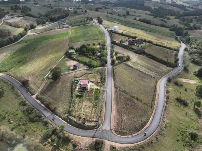 Derince’nin Köylerinde Üstyapı Çalışmaları Yapılıyor