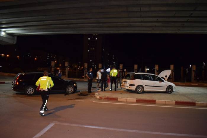 Karaman’da Otomobiller Çarpıştı: 2 Yaralı