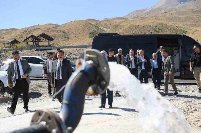 Kayseri Protokolünün Erciyes’te Jeotermal Sevinci: "Hayallerimize Kavuştuk, Sıcak Suyu Bulduk"