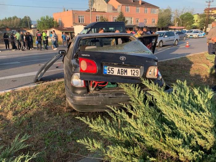 Samsun’da Otomobil Öğrenci Servisi İle Çarpıştı: 5 Yaralı