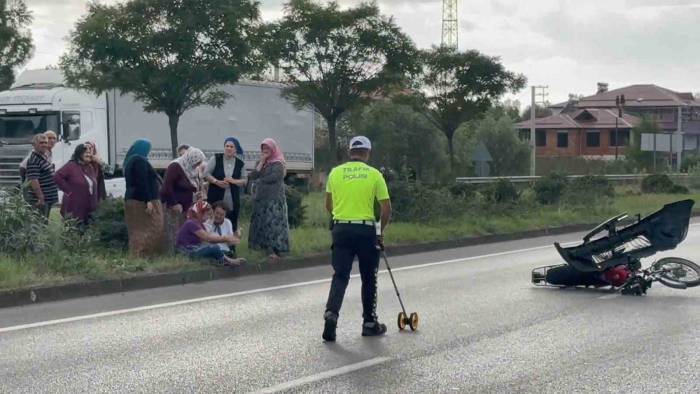 Suv Tipi Otomobil Motosiklete Çarptı: 1’i Ağır 2 Yaralı