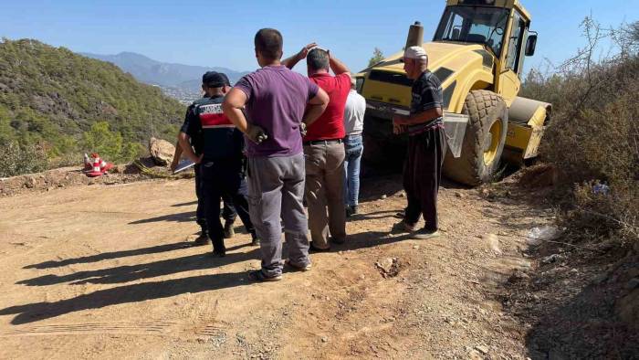 Kullandığı Silindirin Altında Kalan Sürücü Hayatını Kaybetti