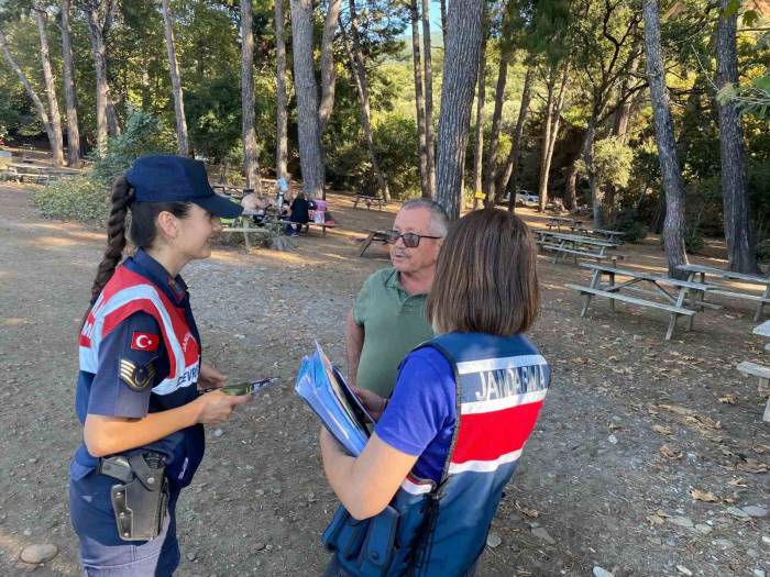 Aydın’da Jandarma Ekipleri Vatandaşları Bilgilendiriyor