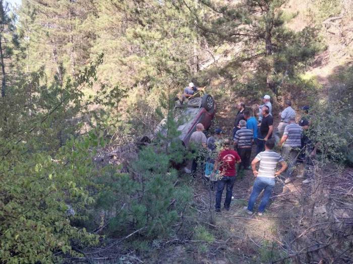 Otomobil 30 Metre Uçurumdan Yuvarlandı: 4 Yaralı