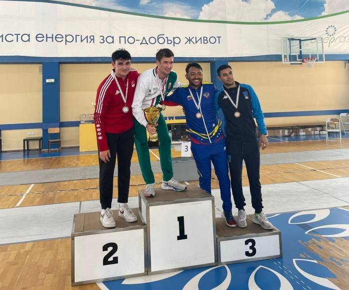 Eskrimci Tolga Aslan, Bulgaristan’da Gümüş Madalya Kazandı