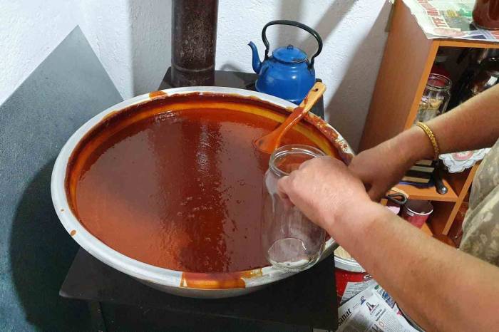 Kışlık Lezzetler Şimdiden Hazır Ediliyor