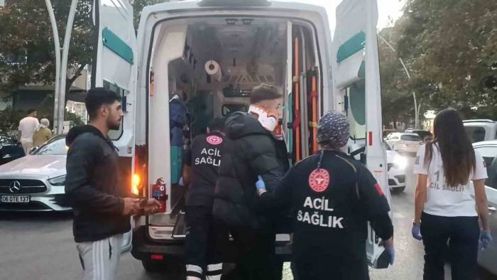 Kaza Yapan Motosikletli Ehliyeti Olmadığı İçin Hastaneye Gitmeyi Reddetti