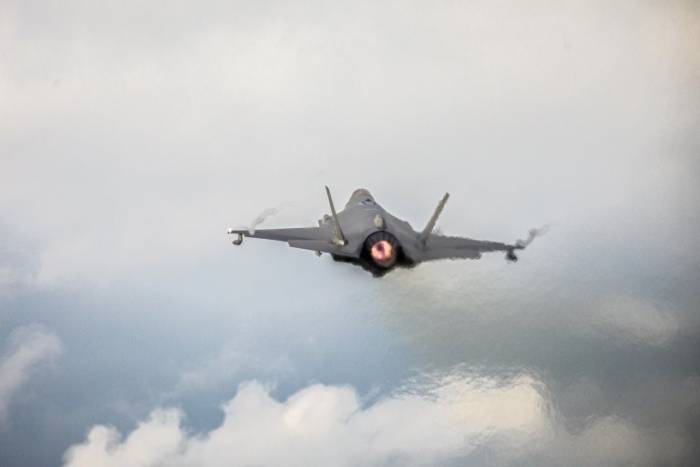 F-35a Savaş Uçakları İlk Kez Otoyola İniş Yaptı