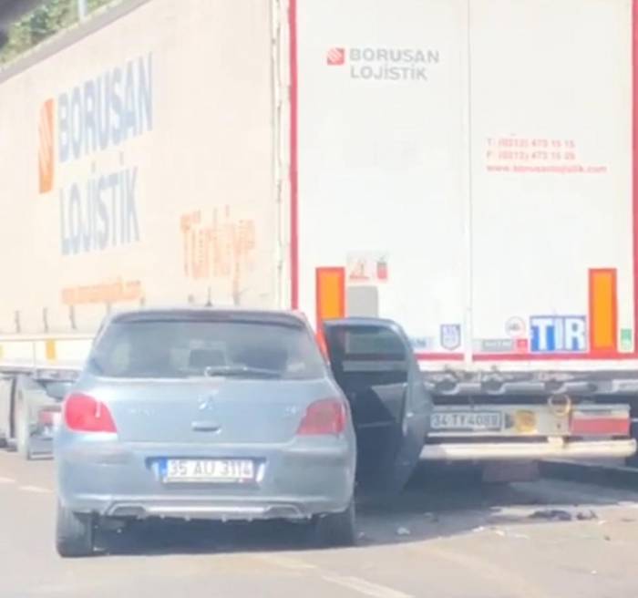 Otomobil Tıra Çarptı, Sürücü Ağır Yaralandı