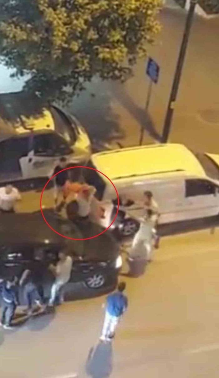 Trafikte Tartıştığı Kişinin Başına Duba Fırlattı