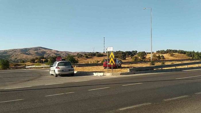 Kontrolden Çıkan Otomobil Refüje Çıktı: 1 Yaralı