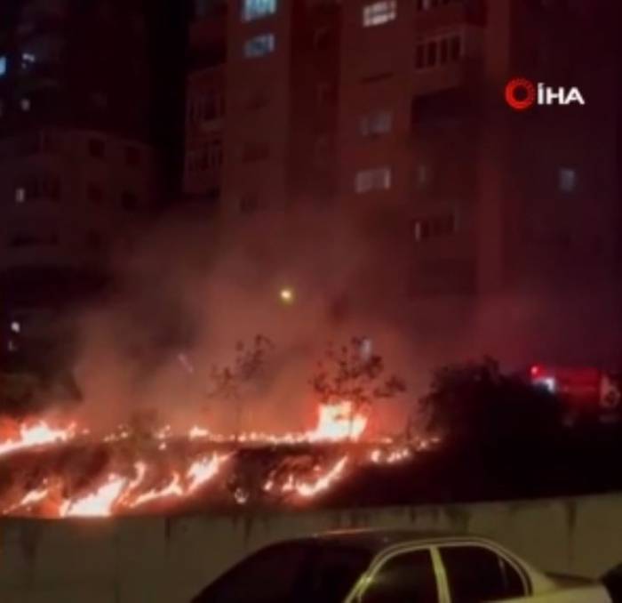 Maltepe’de Çocukların Torpille Oyunu Yangına Neden Oldu: 2 Otomobil Yandı